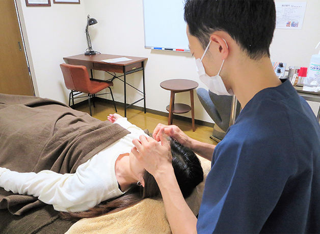 東洋医学的 顔ツボ指圧